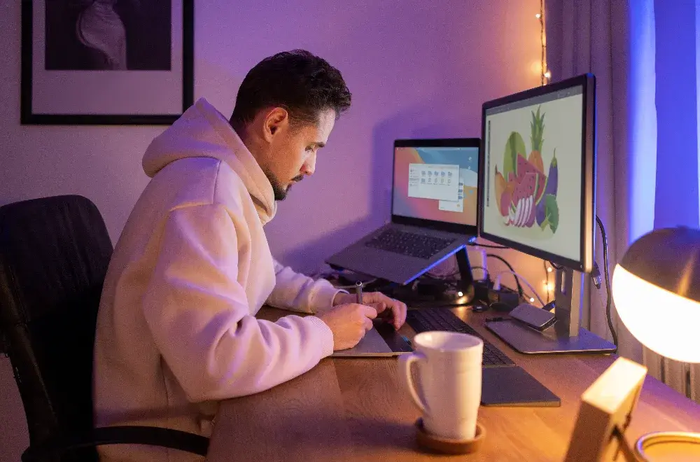 Starting your first AI side hustle in 2025 with digital tools